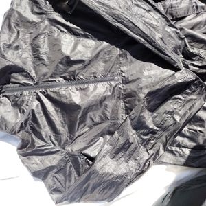 Lululemon windbreaker in excellent condition